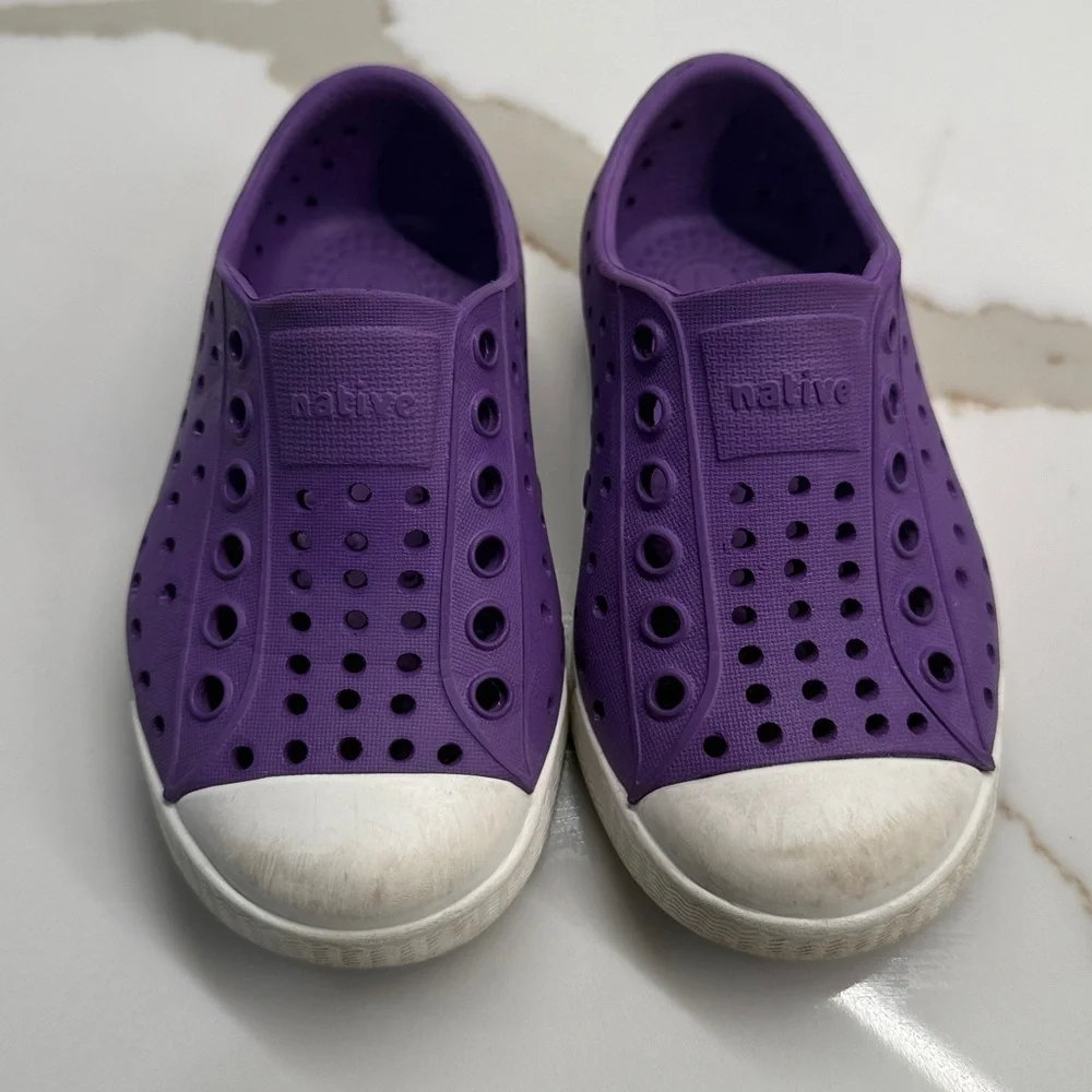 NATIVE Jefferson Purple Waterproof SlipOn Shoes Size C6